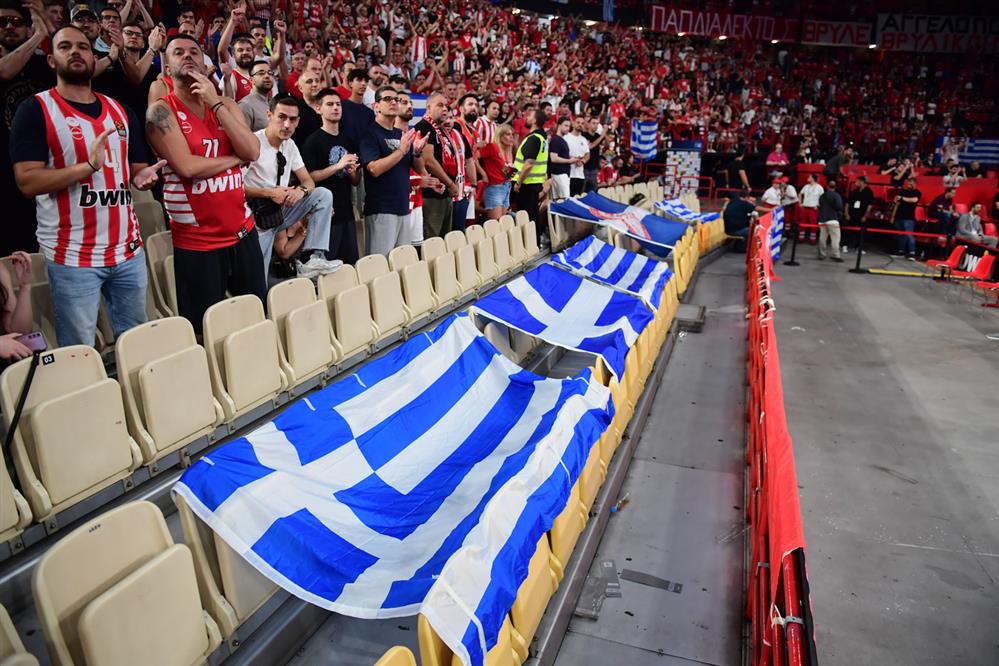 Ελληνικές σημαίες στο ΣΕΦ