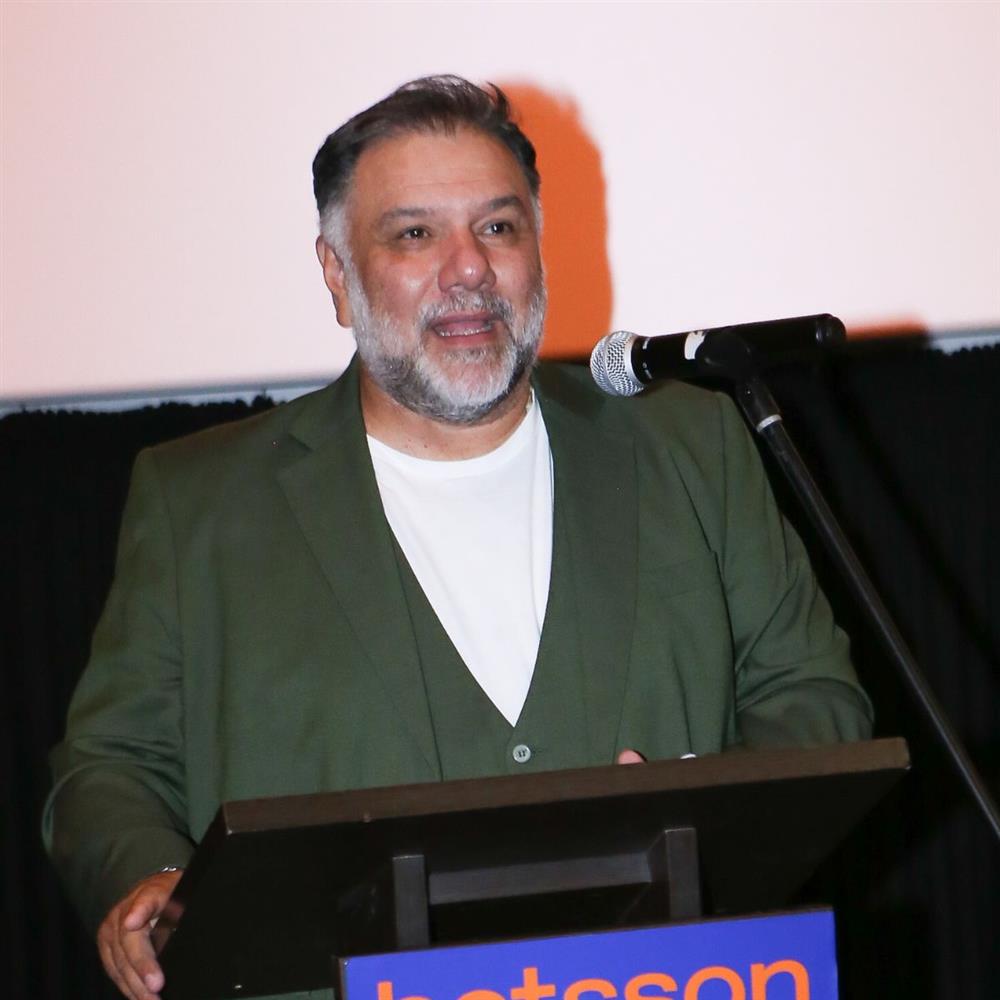 Γρηγόρης Αρναούτογλου: "Άρχισα να της λέω γιατί, ρε μάνα, γιατί μου το έκανες αυτό; Τα λέω και συγκινούμαι…"
