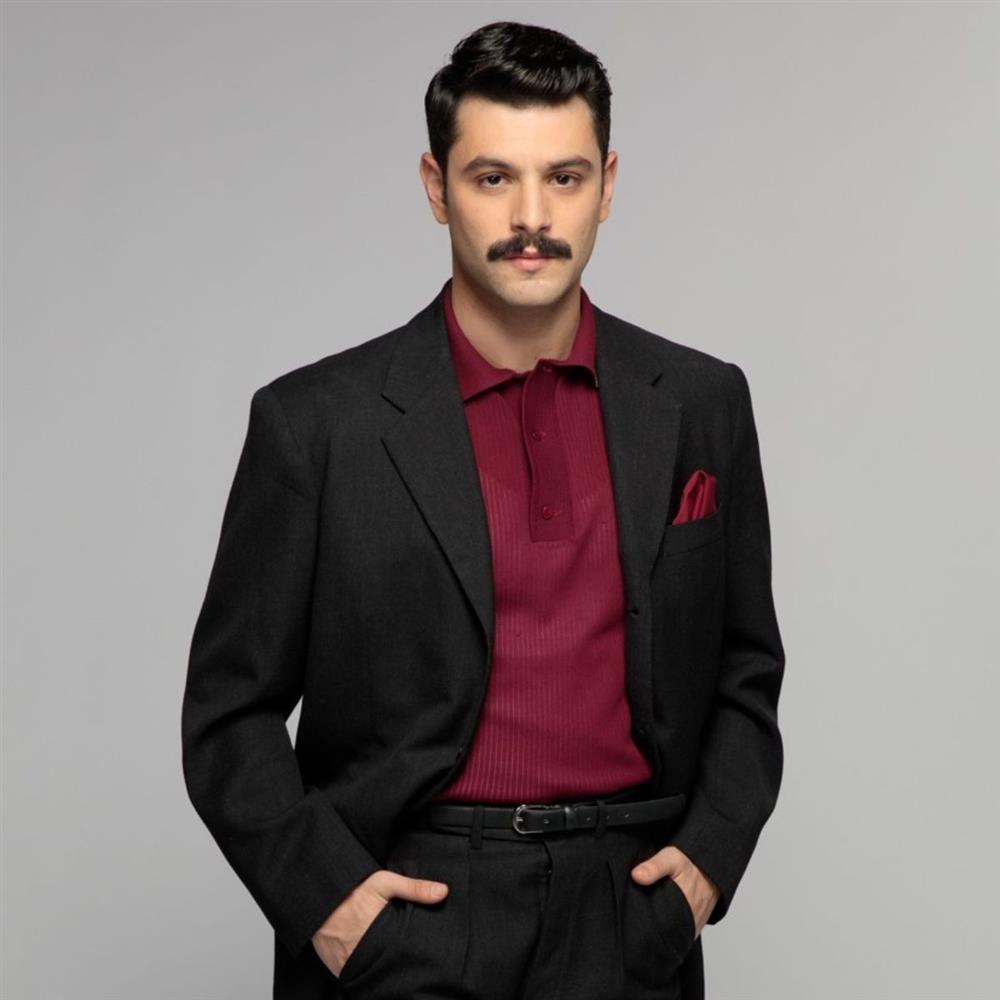 Ο Βασίλης Μηλιώνης στο FTHIS: Ο ρόλος στη σειρά "Porto Leone", η εμπειρία στη "Μάγισσα" του ΑΝΤ1 και πώς αντιδρά στην κριτική