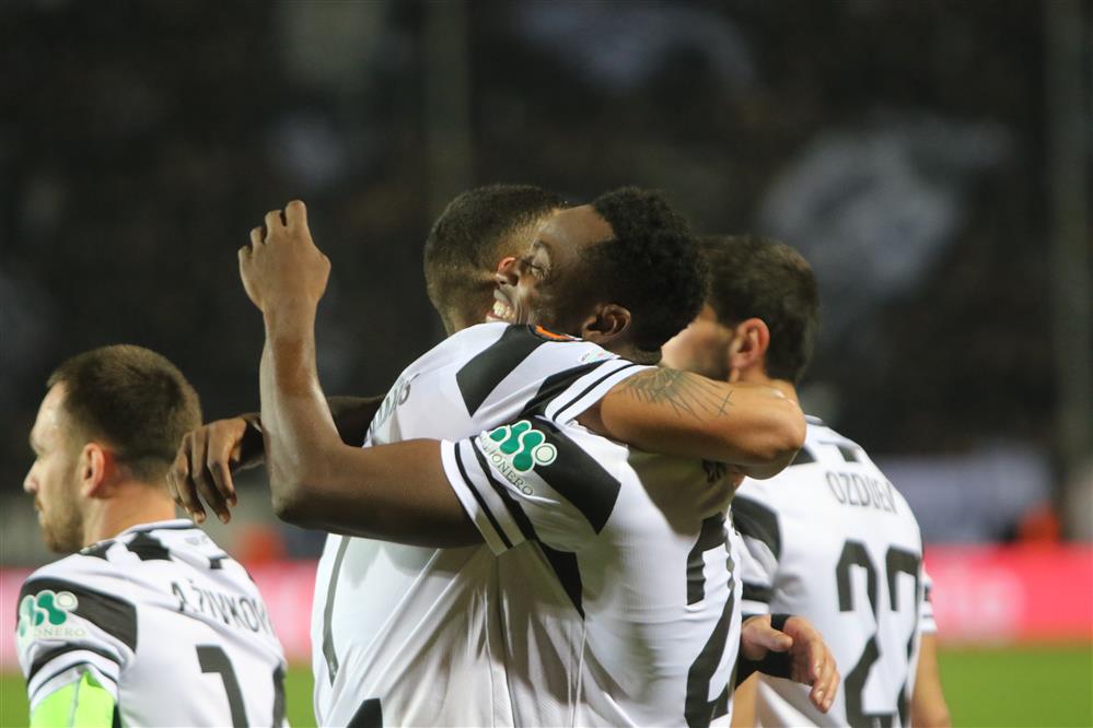 ΠΑΟΚ - ΓΙΟΥΝΓΚ ΜΠΟΙΣ ΠΑΟΚ - ΓΙΟΥΝΓΚ ΜΠΟΙΣ