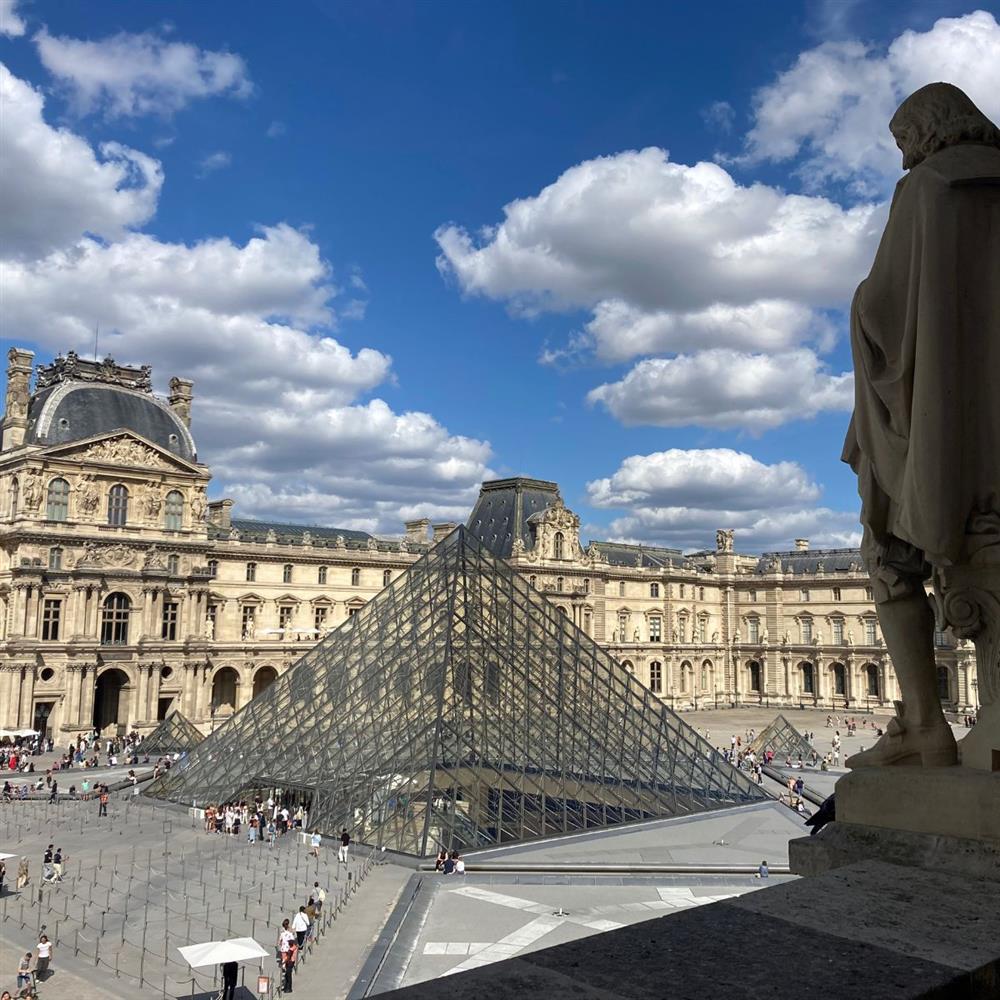Louvre Couture: Η πρώτη έκθεση μόδας στην ιστορία του Λούβρου άνοιξε τις πύλες της (Photos)