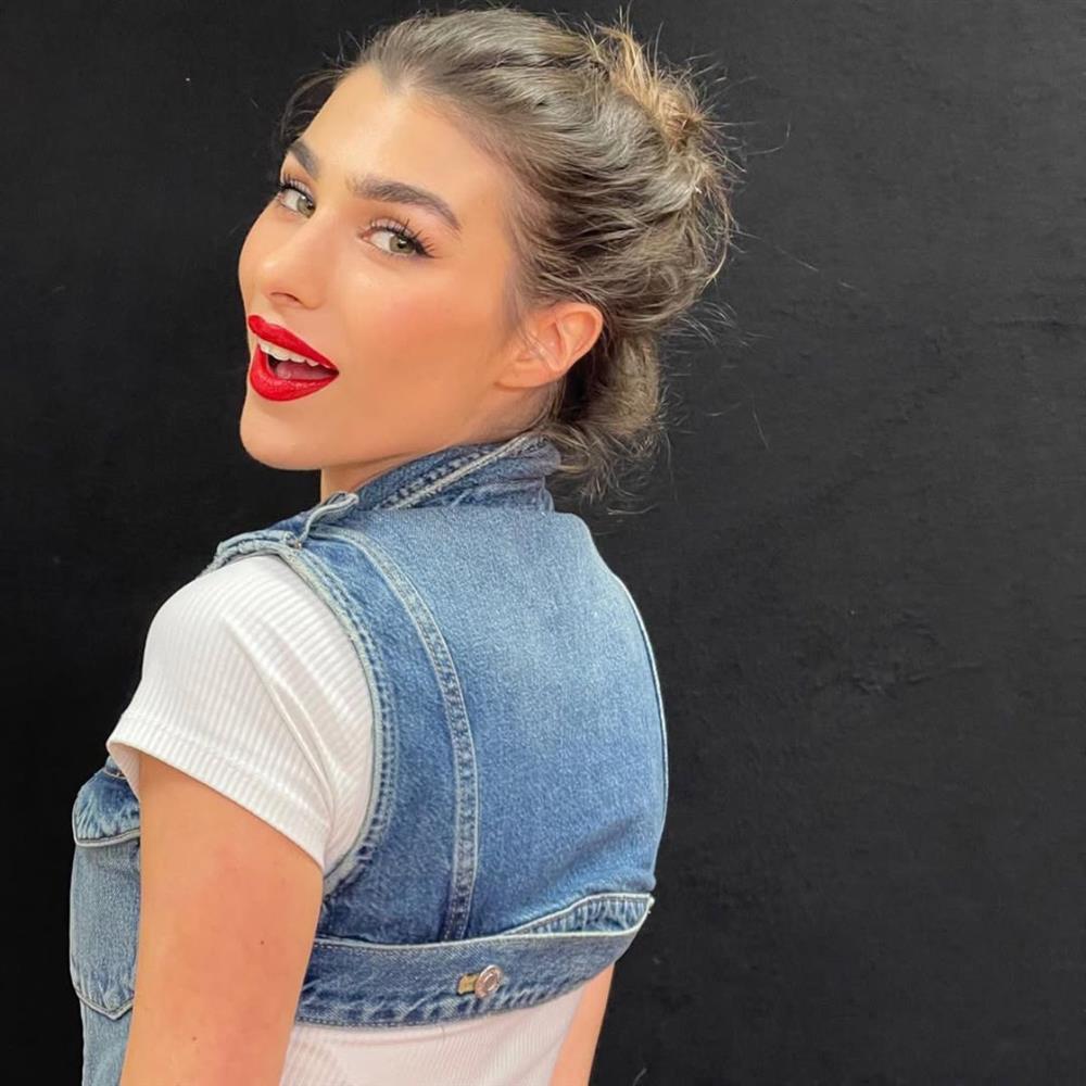 Χρύσα Μιχαλοπούλου: Η μητρότητα και η αναφορά στον Λεωνίδα Κουτσόπουλο - "Ο μικρός είναι και για τους δύο η απόλυτη προτεραιότητα"