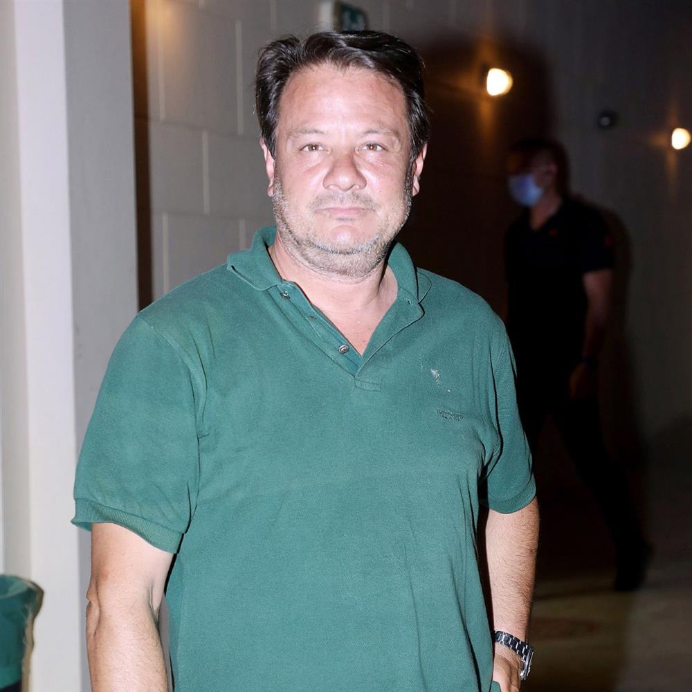 Απόστολος Λύτρας: Τα φιλιά με τη νέα του σύντροφο, Ντόρα Παπαδοπούλου, σε εστιατόριο στα Χανιά (Φωτό)