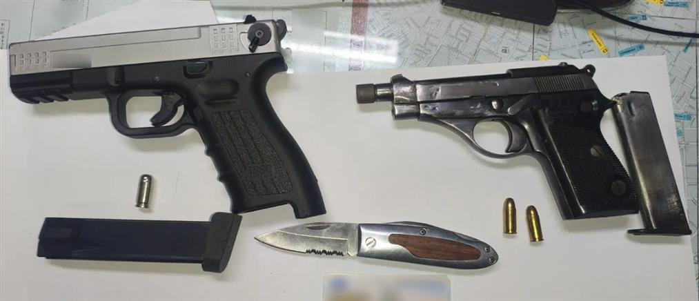 Παλαιό Φάληρο: Αστυνομικοί εντόπισαν πιστόλια και σουγιά σε όχημα - Συνελήφθη 56χρονος