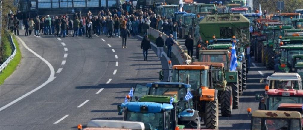 Αγρότες – Θεσσαλία: Παραμένουν τα μπλόκα σε Νίκαια, Καρδίτσα και Τρίκαλα