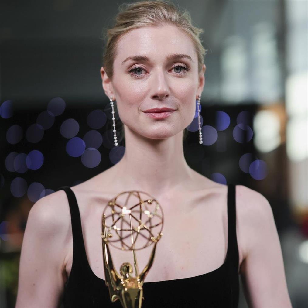 Ελίζαμπεθ Ντεμπίκι