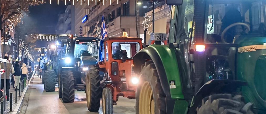 Λάρισα: Παραμένουν τα τρακτέρ στον κόμβο της Νίκαιας με ανοιχτούς δρόμους