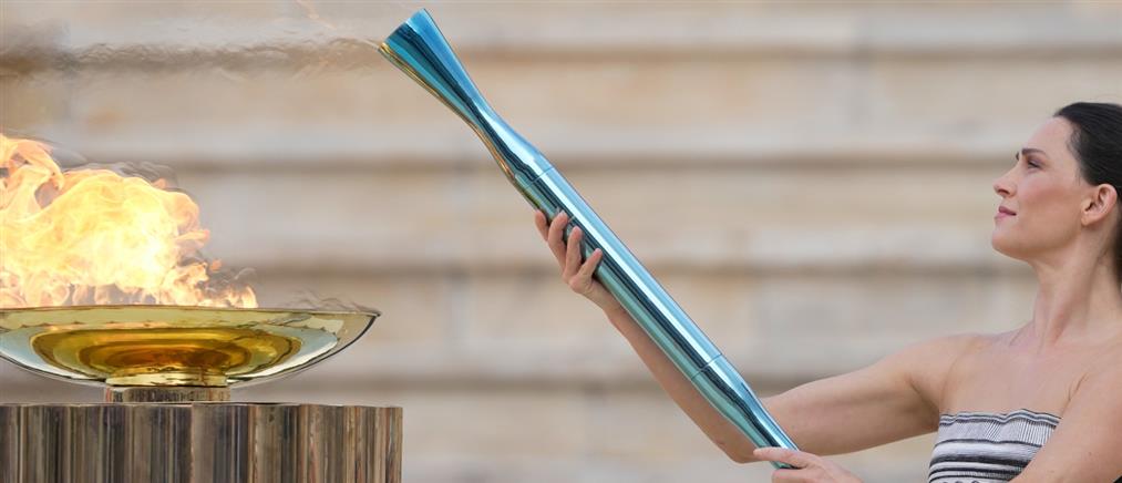 Χειμερινοί Ολυμπιακοί Αγώνες: Η Ολυμπιακή Φλόγα παραδόθηκε στους διοργανωτές του "Μιλάνο-Κορτίνα 2026"