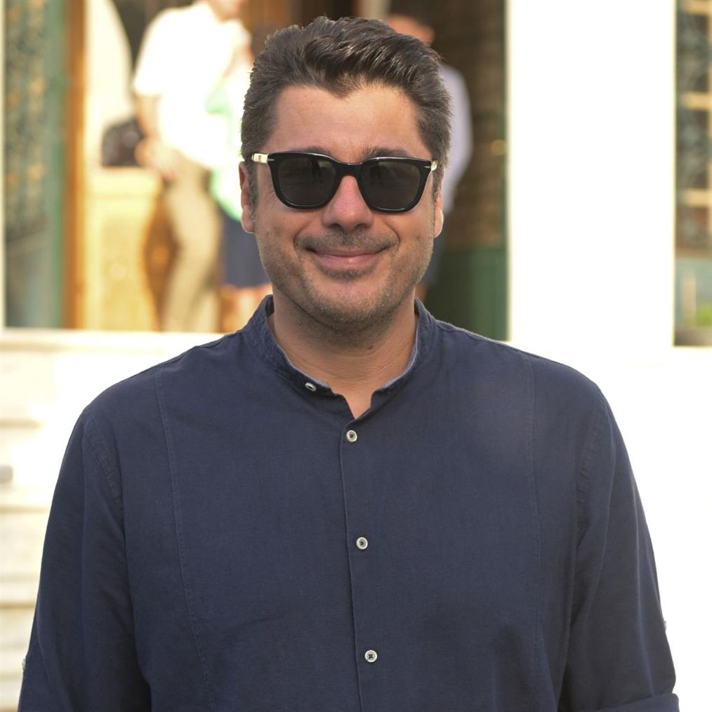 Λάμπρος Κωνσταντάρας