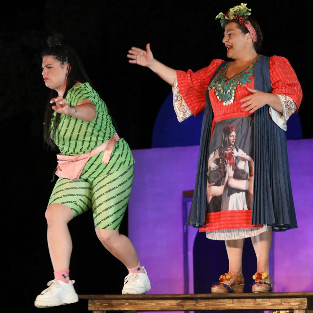 Βίκυ Σταυροπούλου - Δανάη Μπάρκα