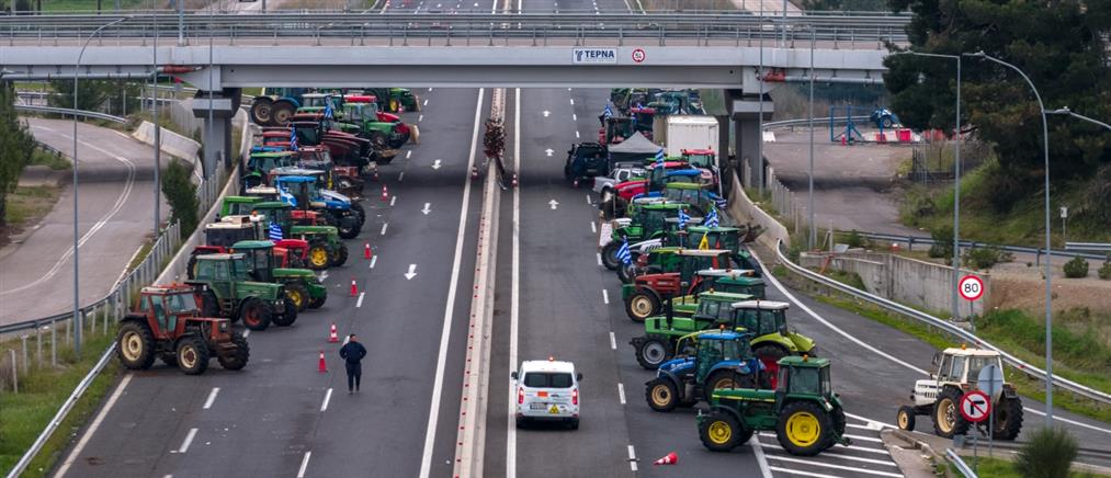Λάρισα: Παραμένουν στο μπλόκο της Νίκαιας οι αγρότες - Συνεχίζουν τις κινητοποιήσεις και μετά τις γιορτές