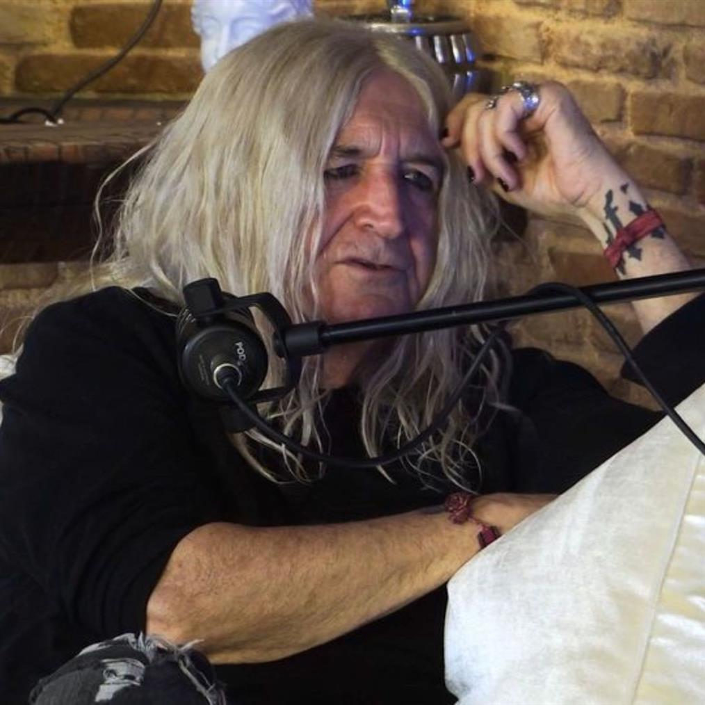 Νίκος Καρβέλας