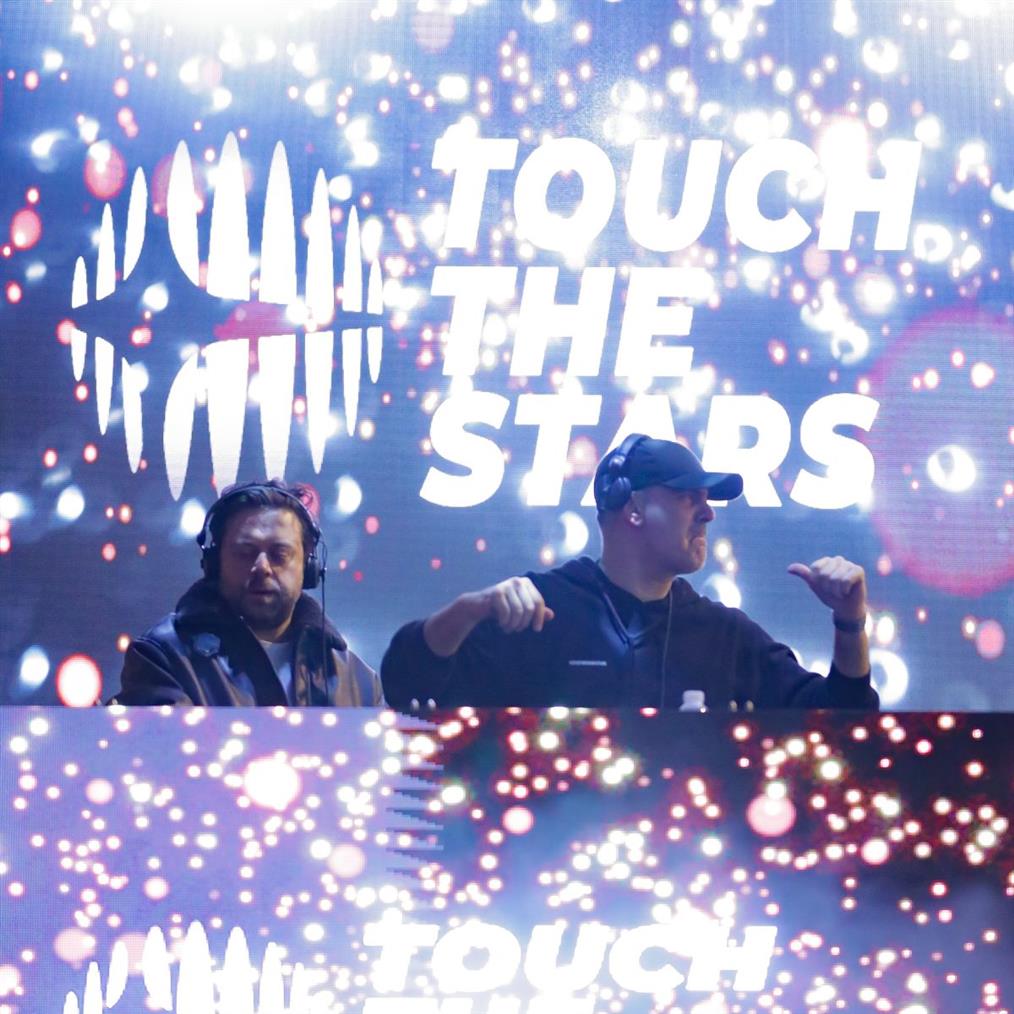 Touch the stars party: Ένα χορευτικό πάρτι με ένα θεαματικό Drone Show φώτισε τον χριστουγεννιάτικό ουρανό της Αθήνας