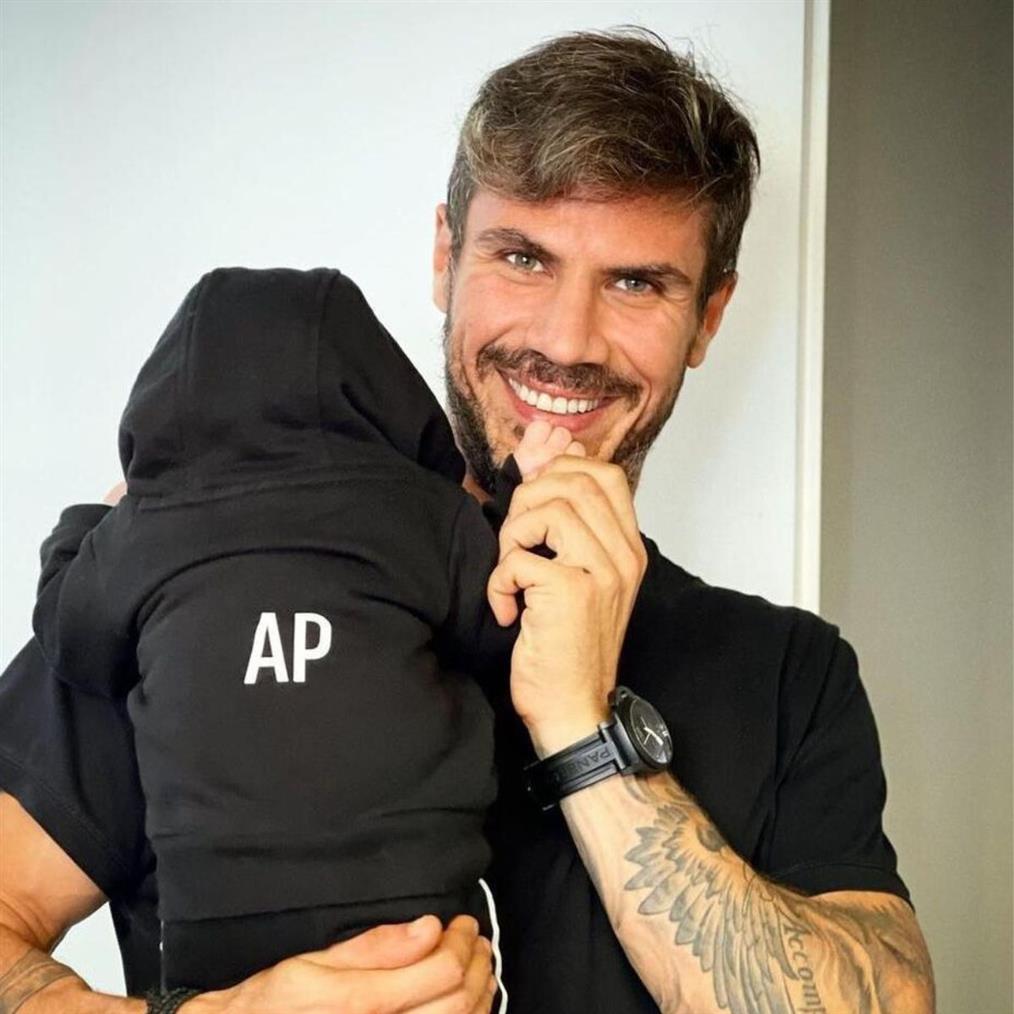 Άκης Πετρετζίκης