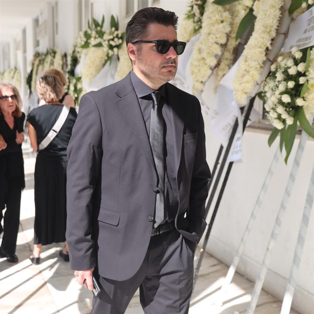 Λάμπρος Κωνσταντάρας