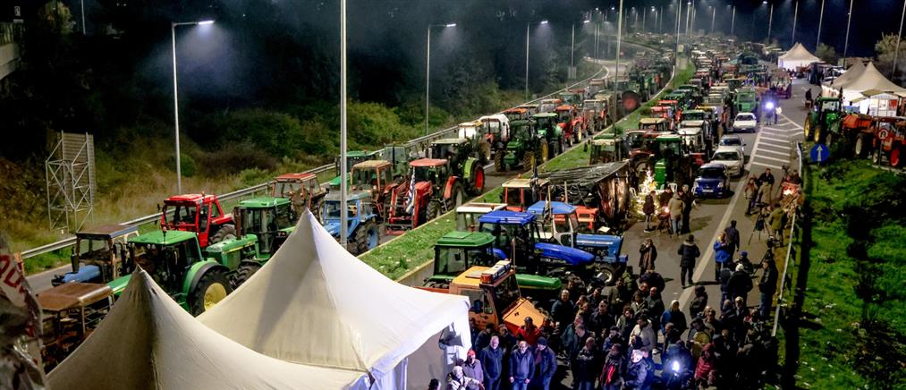 Οι αγρότες παραμένουν στο μπλόκο της Νίκαιας - Συνεχίζουν τις κινητοποιήσεις και μετά τις γιορτές