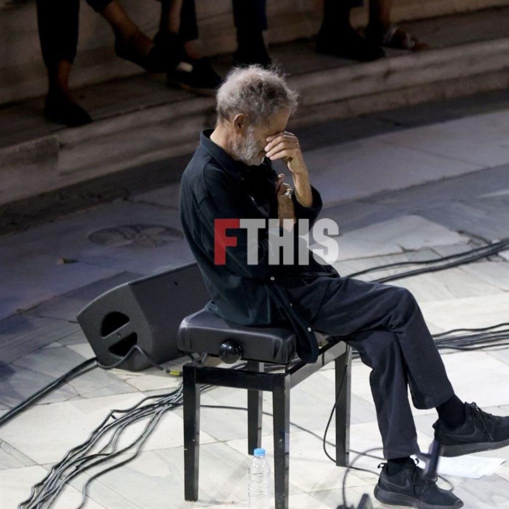 Σταύρος Ξαρχάκος