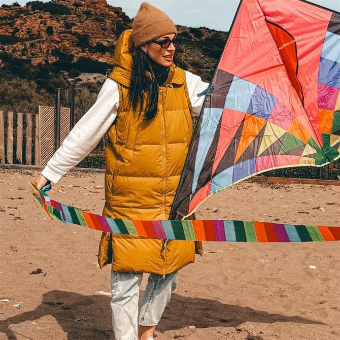 Καθαρά Δευτέρα: Η Ιωάννα Τριανταφυλλίδου πέταξε χαρταετό με τον Κίμωνα Κουρή (φωτογραφίες)
