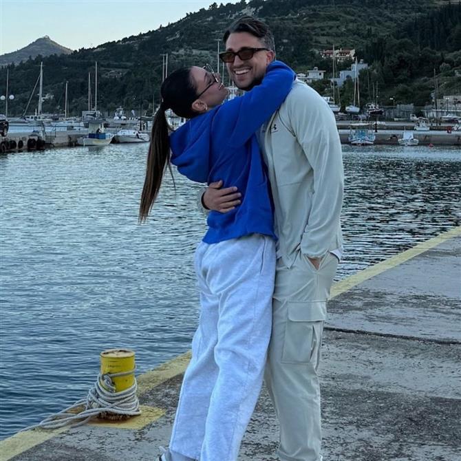 Μαριαλένα Ρουμελιώτη: Η ανάρτηση με το εντυπωσιακό μονόπετρο που της χάρισε ο Σάκης Κατσούλης