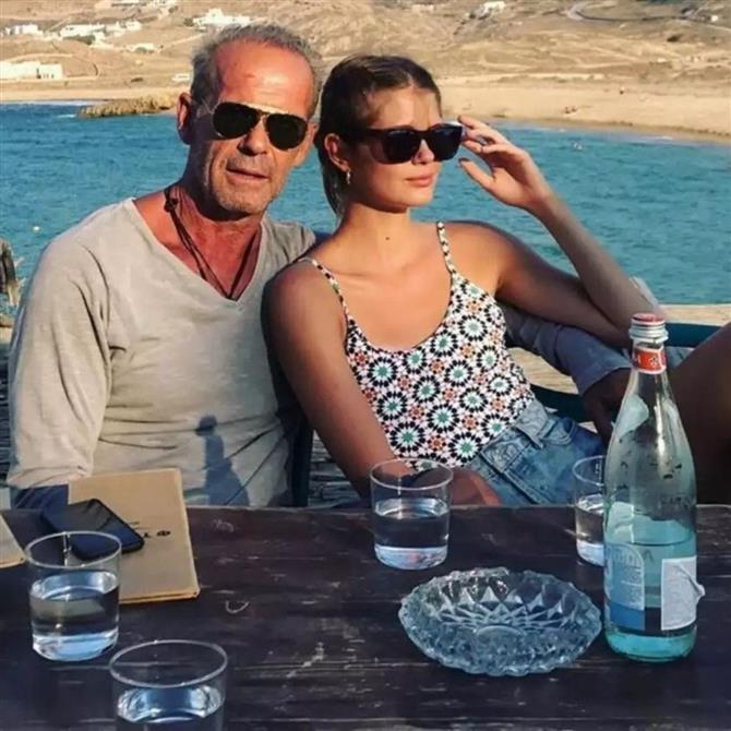 Πέτρος Κωστόπουλος: Στην κουζίνα με την κόρη του, Αμαλία - Η φωτογραφία εν ώρα μαγειρικής