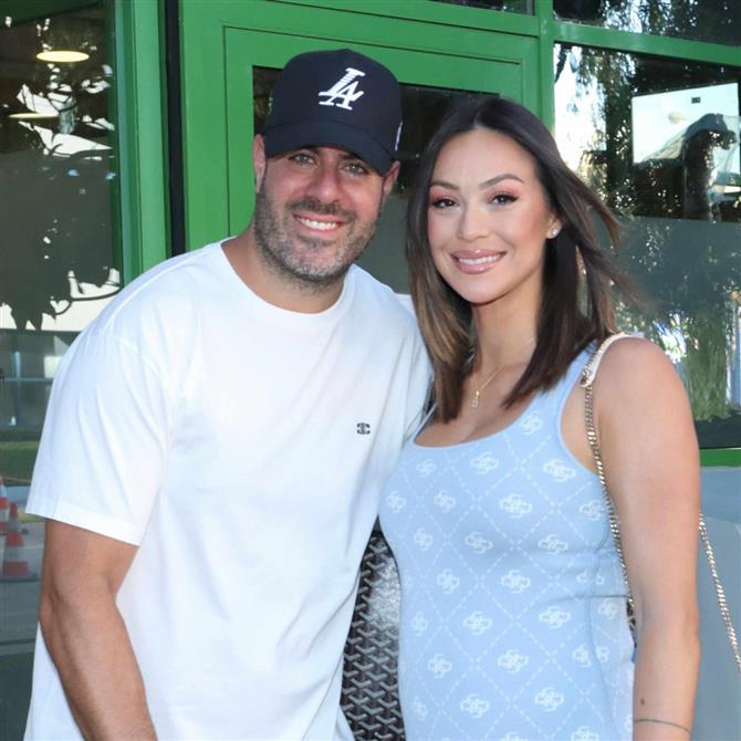 Δώρα Παντέλη: Πήρε εξιτήριο από το μαιευτήριο μετά τη γέννηση του γιου της - Στο πλευρό της ο σύζυγός της 

