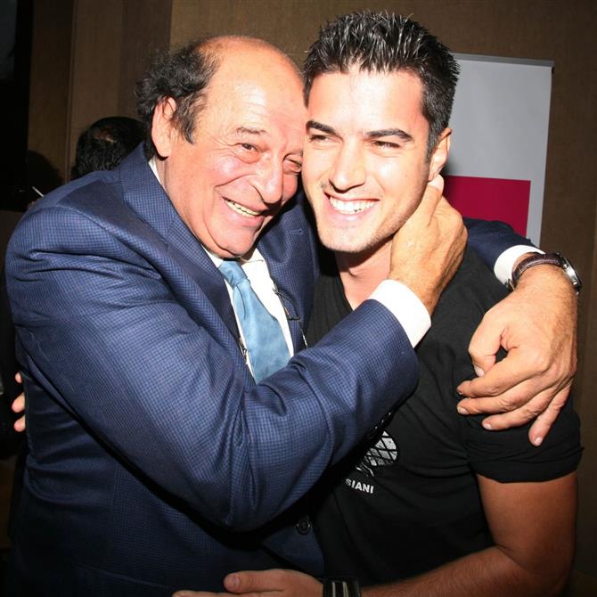 Γιάννης Τσιμιτσέλης: Αποκάλυψε την τελευταία επικοινωνία με τον Μανούσο Μανουσάκη - "Μετά δεν βγήκε από το νοσοκομείο"