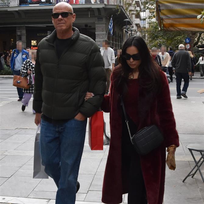 Ελπίδα Ιακωβίδου: Το δαχτυλίδι που της έδωσε ο Τζώνη Καλημέρης και το ενδεχόμενο να μείνει μόνιμα στην Ελλάδα
