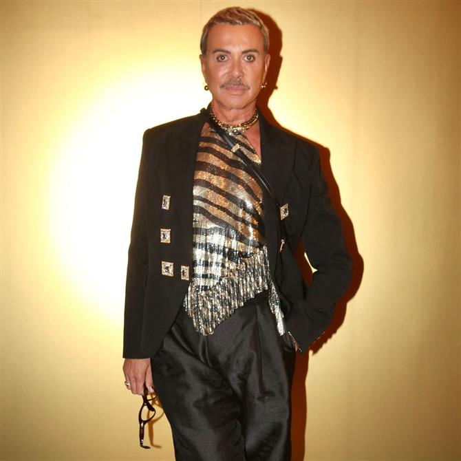 Λάκης Γαβαλάς: "Ξεκίνησα με το να γουστάρω άντρες, αλλά μια γυναίκα με κράτησε σε σχέση 9 χρόνια"
