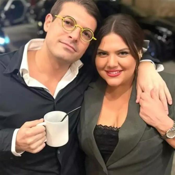 Δανάη Μπάρκα: Οι δημόσιες ευχές στον Φίλιππο Τσαγκρίδη και η φωτογραφία από τη βιντεοκλήση που έκαναν - "Τους φίλους μας τους αγαπάμε"