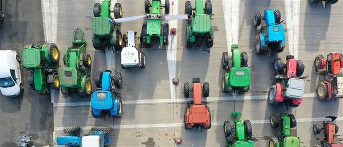 Πάτρα: Παραμένουν στα μπλόκα αγρότες και κτηνοτρόφοι της Δυτικής Ελλάδας