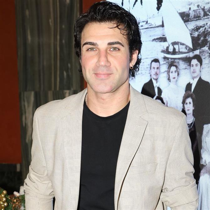 Πέτρος Ιακωβίδης: H λαμπερή γιορτή για τα 10 χρόνια στη δισκογραφία & το νέο του album!