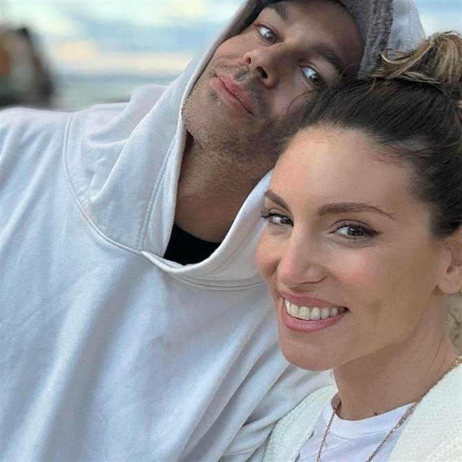 Αθηνά Οικονομάκου: Αποκαλύπτει σε τι γλώσσα μιλάει με τον Μπρούνο Τσερέλα
