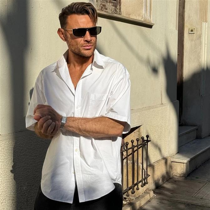 Δημήτρης Γιαννέτος: Η εξομολόγηση για τη γνωριμία με τον σύντροφό του - "Άνοιξε η πόρτα και πάγωσε μόλις είδε την οικογένειά μου"