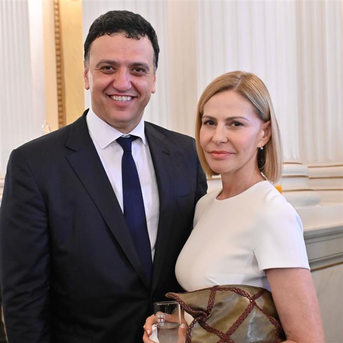 Τζένη Μπαλατσινού: Φωτογραφίζει τον Βασίλη Κικίλια αγκαλιά με τον γιο τους στην στρατιωτική παρέλαση της 25ης Μαρτίου