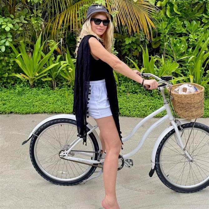 Ελένη Μενεγάκη: Τα naked nails της είναι η λύση για εσένα που δεν αντέχεις την αναμονή στο μανικιούρ