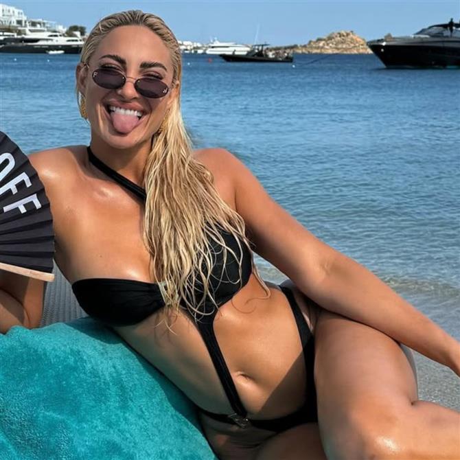 Διακοπές στην Αντίπαρο για την Ιωάννα Τούνη: Ποζάρει γυμνή στη μπανιέρα