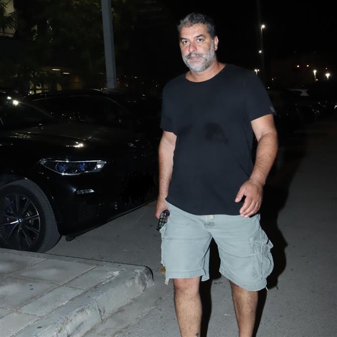 Βασίλης Μπισμπίκης: Παρουσιάστηκε στην Τροχαία - Τον αναζητούσαν γιατί παρέσυρε αυτοκίνητα και εγκατέλειψε το σημείο