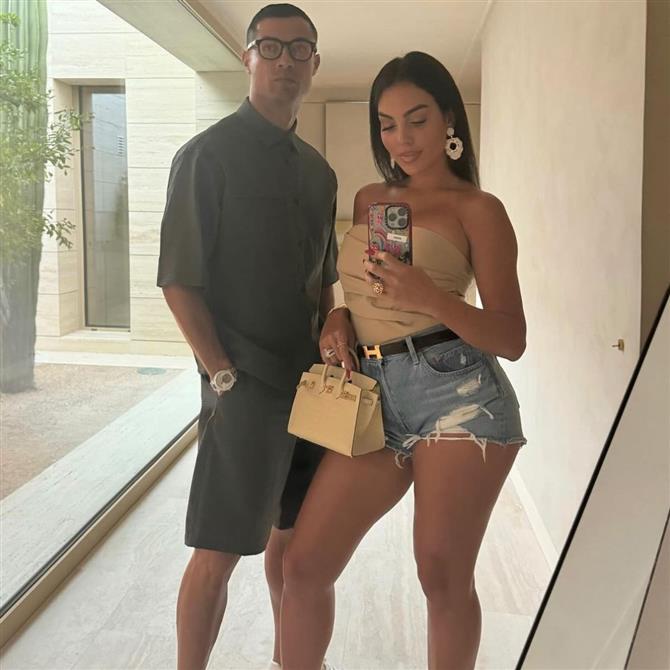 Το βραβείο του Ρονάλντο και η ανάρτηση της Τζορτζίνα: "Αξίζεις τα καλύτερα"
