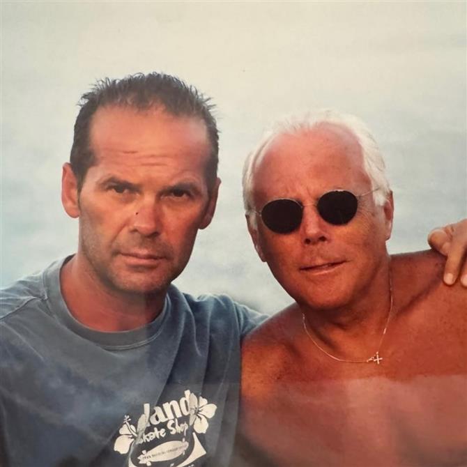 Πέτρος Κωστόπουλος: Ο συγκινητικός αποχαιρετισμός στον Τζόρτζιο Αρμάνι με σπάνιες κοινές φωτογραφίες τους