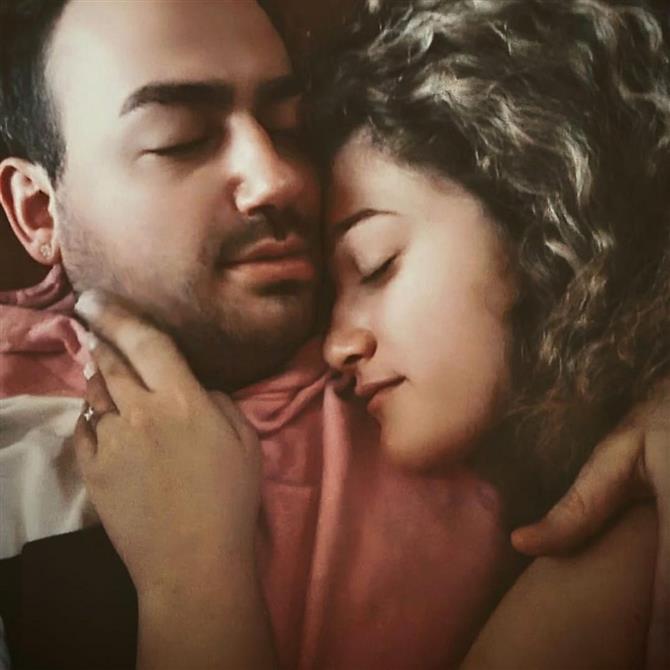 Μαυρίκιος Μαυρικίου - Ιλάειρα Ζήση: Έδειξαν για πρώτη φορά στο "Πρωινό" του ΑΝΤ1 την μπομπονιέρα της βάφτισης της κόρης τους