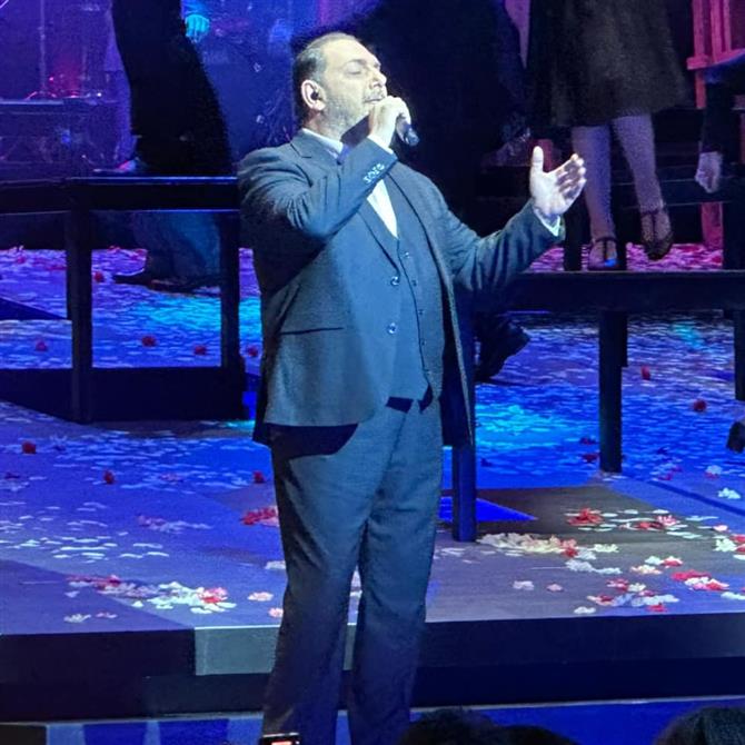 Στέλιος Διονυσίου: Η έντονη συγκίνηση τη στιγμή που ερμηνεύει τραγούδι του πατέρα του στην παράσταση-αφιέρωμα στη ζωή του (Βίντεο FTHIS)
