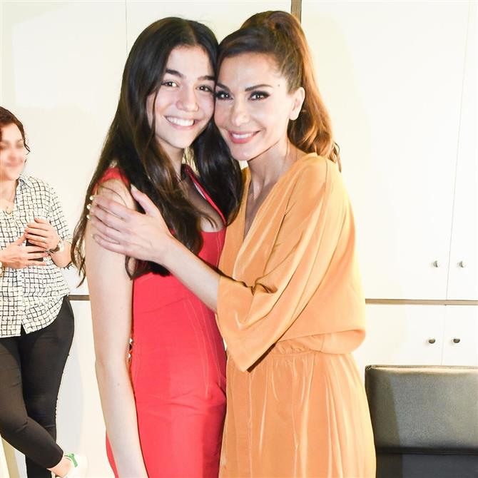 Μελίνα Νικολαΐδη: Το μήνυμα για τα γενέθλια της Δέσποινας Βανδή & η φωτογραφία με τις δύο τούρτες για την τραγουδίστρια