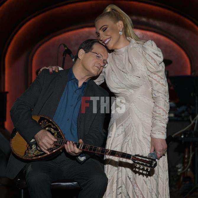 Η Αγγελική Δάρρα επιστρέφει με Χρήστο Νικολόπουλο - Δείτε αποκλειστικές backstage φωτογραφίες από το music video