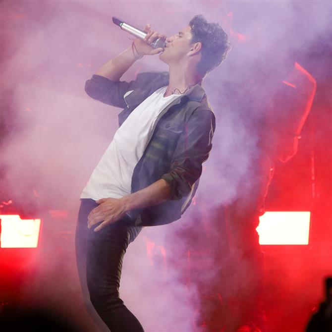 Σάκης Ρουβάς: Ο κορυφαίος Έλληνας star για μία και μόνο εμφάνιση στο Δημοτικό Θέατρο Λυκαβηττού