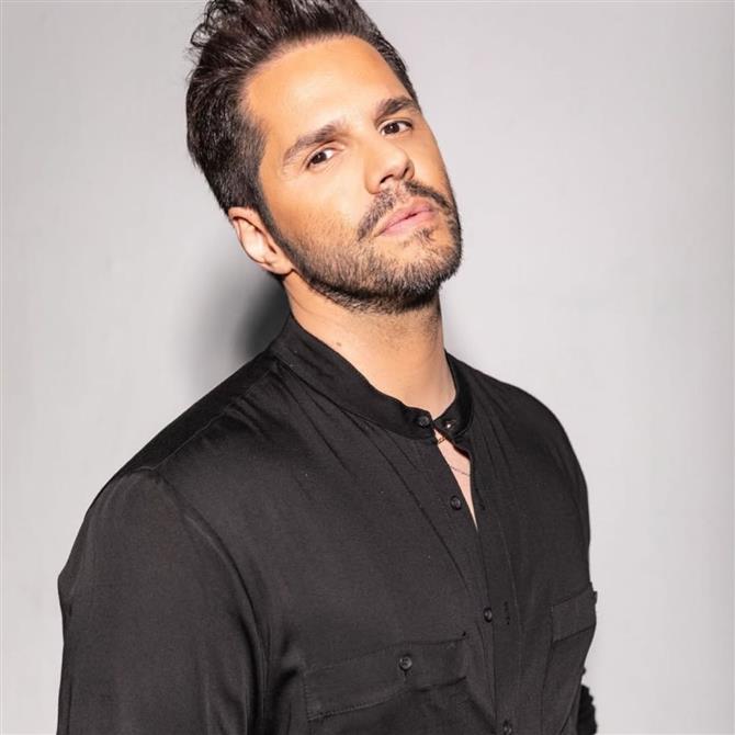 Γιώργος Τσαλίκης: Ξεσπά για τα χυδαία σχόλια κάτω από την ανάρτηση του Αντώνη Σαμαρά για την κηδεία της κόρης του - "Δεν ντρέπεστε λίγο;"