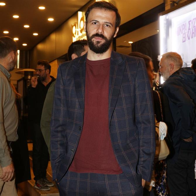 Νίκος Γκέλια: "Έπαθε ανεύρυσμα και πέθανε, τον έκαψα, έκλαψα, πήρα το αμάξι και είπα πρέπει να πάω για δουλειά"