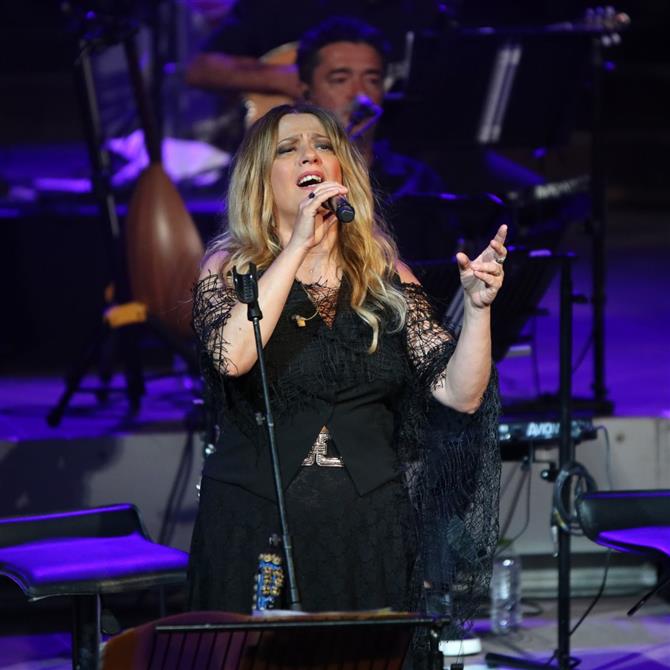 Ελένη Τσαλιγοπούλου: "Γιατί να βάφομαι; Τραγουδάω από το 1988 και έχω κάνει make up δεν μπορείτε να φανταστείτε πόσες φορές"


