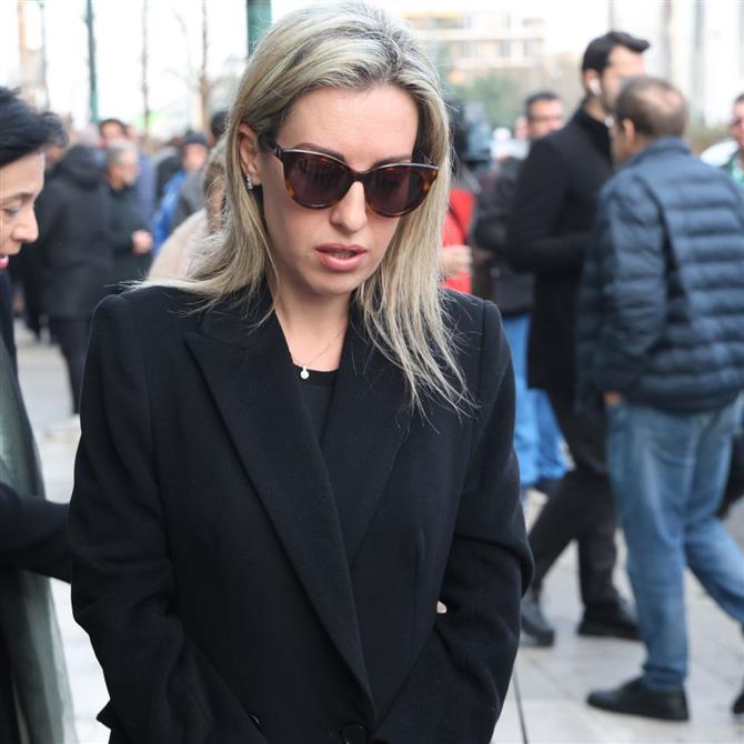 Συγκινημένη η Πόπη Δομάζου: "Ο πατέρας μου είναι εδώ, ήταν τα πάντα"
