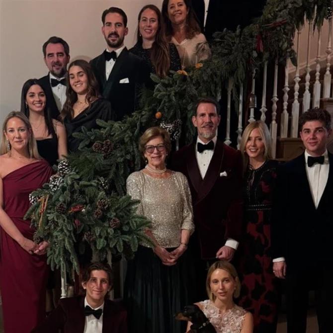 Η φωτογραφία & οι ευχές της οικογένειας του τέως βασιλιά Κωνσταντίνου για τα Χριστούγεννα

