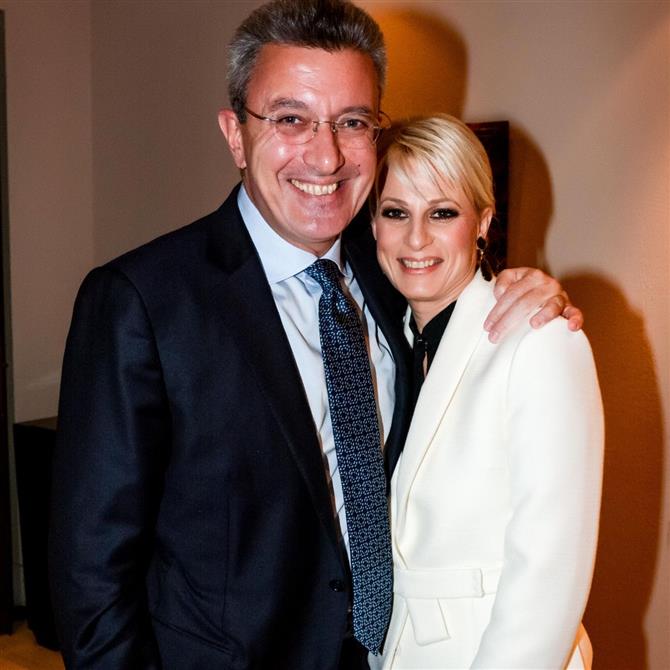 Νίκος Χατζηνικολάου: Για ιππασία με τη σύζυγό του, Κρίστη Τσολακάκη και την κόρη τους (Φωτογραφίες)